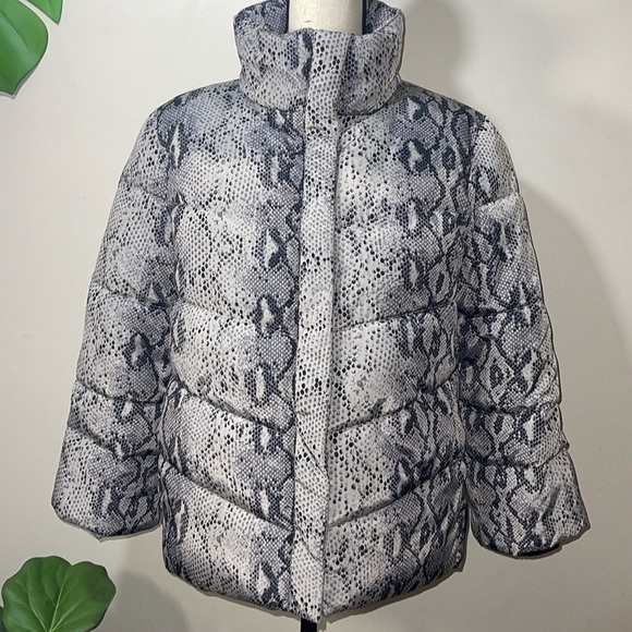Betsey Johnson Quilted Puffer Jacket in Gray Black Python Snake Print Sz. S - Picture 4 of 13